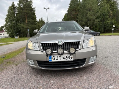Skoda Octavia Combi 1,6 TDI Ambiente 2011, kuva 1/9
