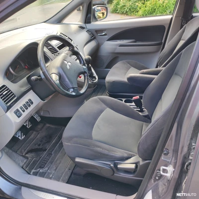 Mitsubishi Grandis 2008, kuva 8/8