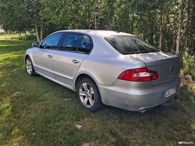 Skoda Superb 2012, photo 6/7