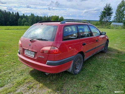 Toyota Avensis 2001, kuva 2/5