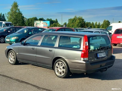 Volvo V70 2.5T 210hv Bensa Autom.Farm. 2006, kuva 3/27