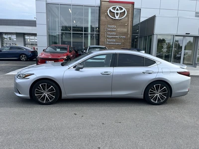Lexus ES 300h Executive 2023, photo 2/18