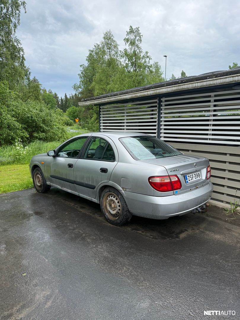 Nissan Almera