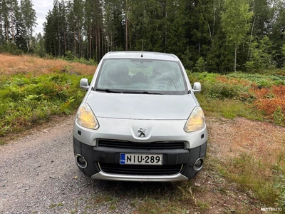 Peugeot Partner Tepee Active VTi 120 2012, photo 2/18