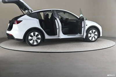 Tesla Model Y RWD 2023, photo 6/31
