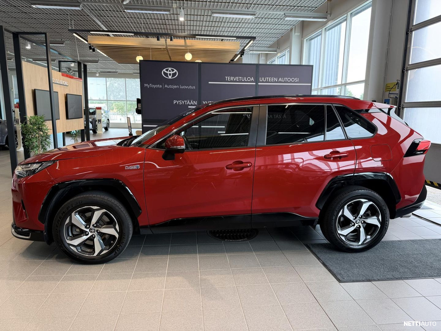 Toyota RAV4 Plug-In 2023, photo 2/22