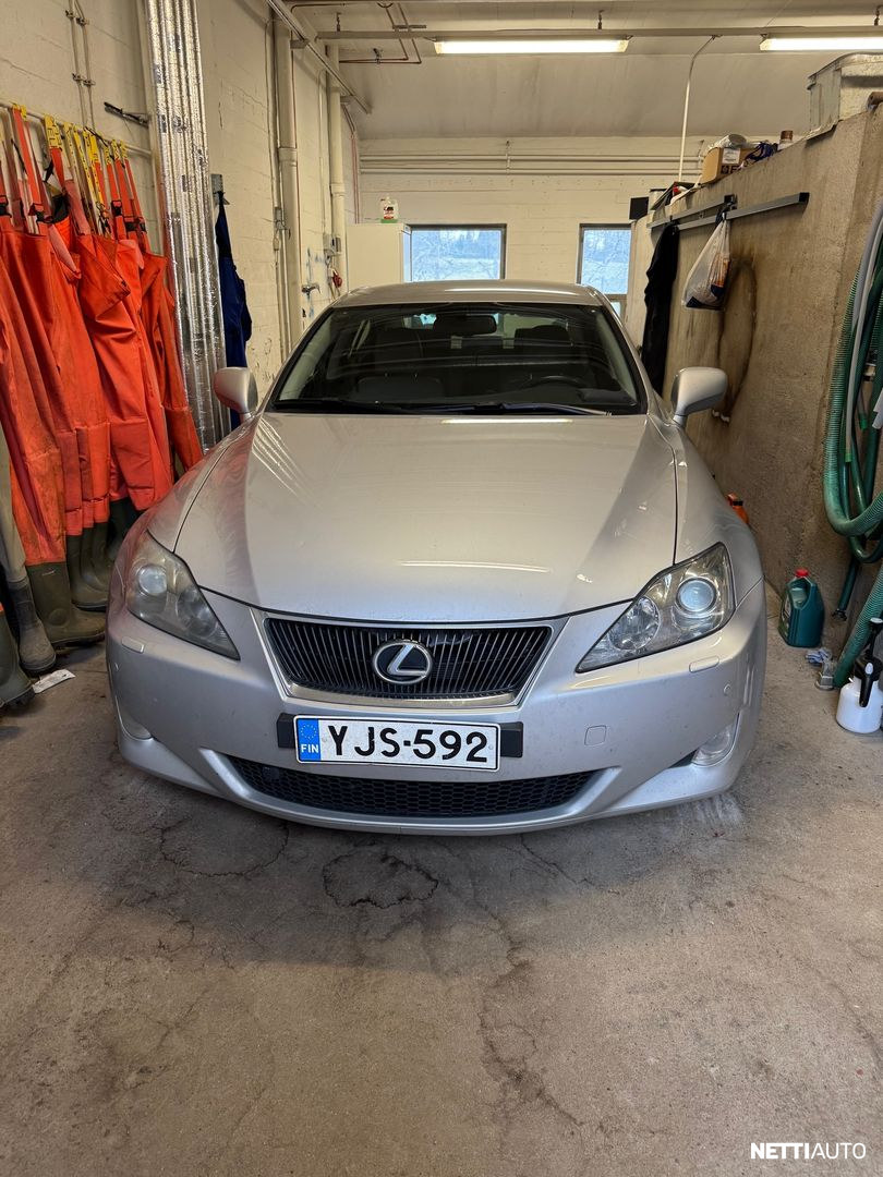 Lexus IS