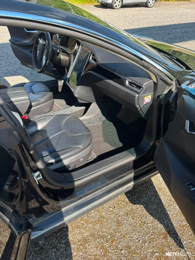 Tesla Model S 2014, kuva 4/10