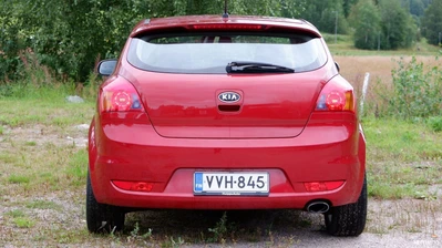 Kia Ceed 1,4 ISG LX 3D EcoDynamics 2010, photo 7/20
