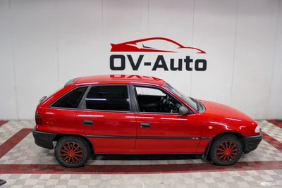 Opel Astra 1.6i GL Hatchback 1996, photo 7/18