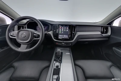 Volvo XC60 2023, photo 7/20