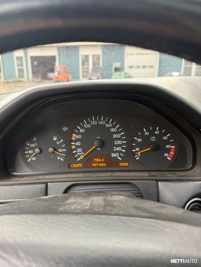 Mercedes-Benz E 1997, photo 7/10