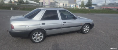 Ford Escort 1997, kuva 4/5