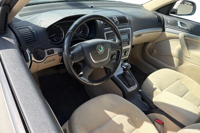Skoda Octavia 2009, kuva 6/10