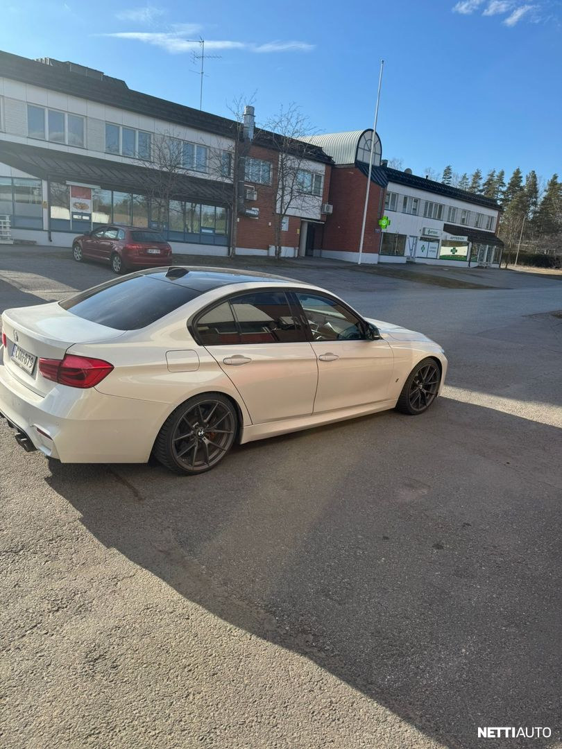 BMW 330