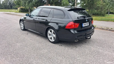 BMW 320 2011, photo 4/8