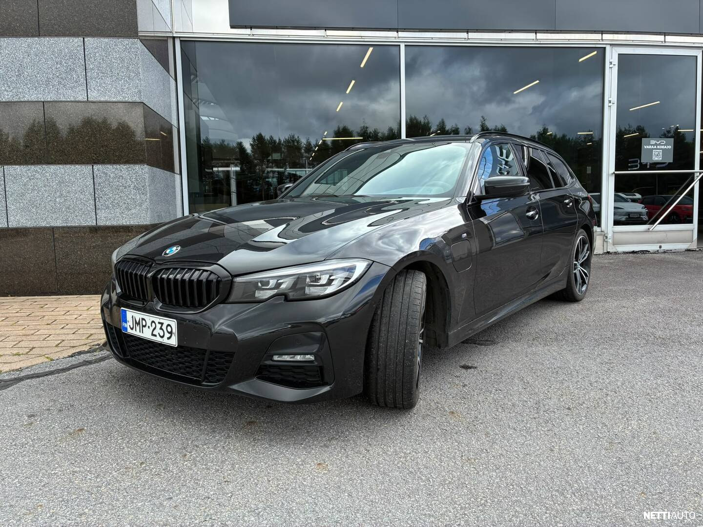 BMW 330