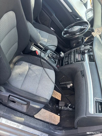 Skoda Superb 2011, kuva 7/8