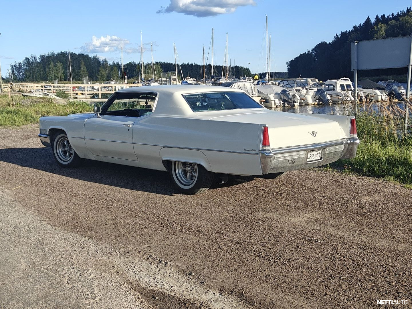 Cadillac De Ville