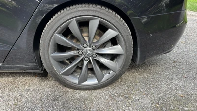 Tesla Model S 75D 2018, kuva 4/10