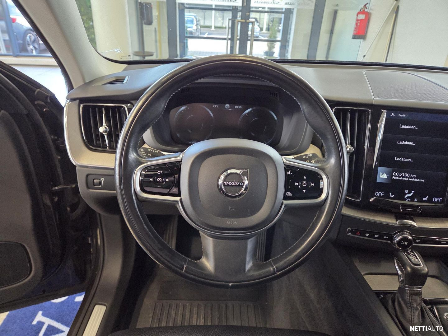 Volvo XC60 2018, photo 6/18