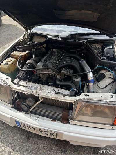 Mercedes-Benz 250 1985, photo 6/6