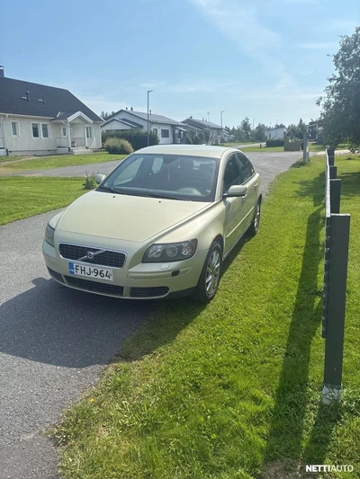 Volvo S40 1,6 (100 hv) man 2006, photo 1/9
