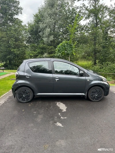Toyota Aygo 1,0 VVT-i + 5ov 2010, photo 2/24