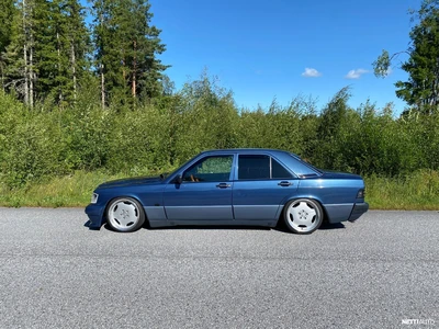 Mercedes-Benz 190 E 2,0 4d 1989, photo 2/16