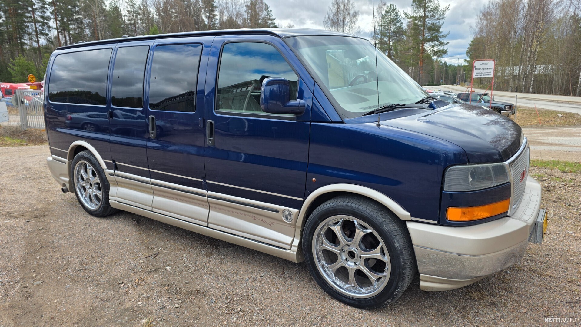 GMC Savana