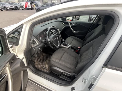 Opel Astra 2012, photo 3/3