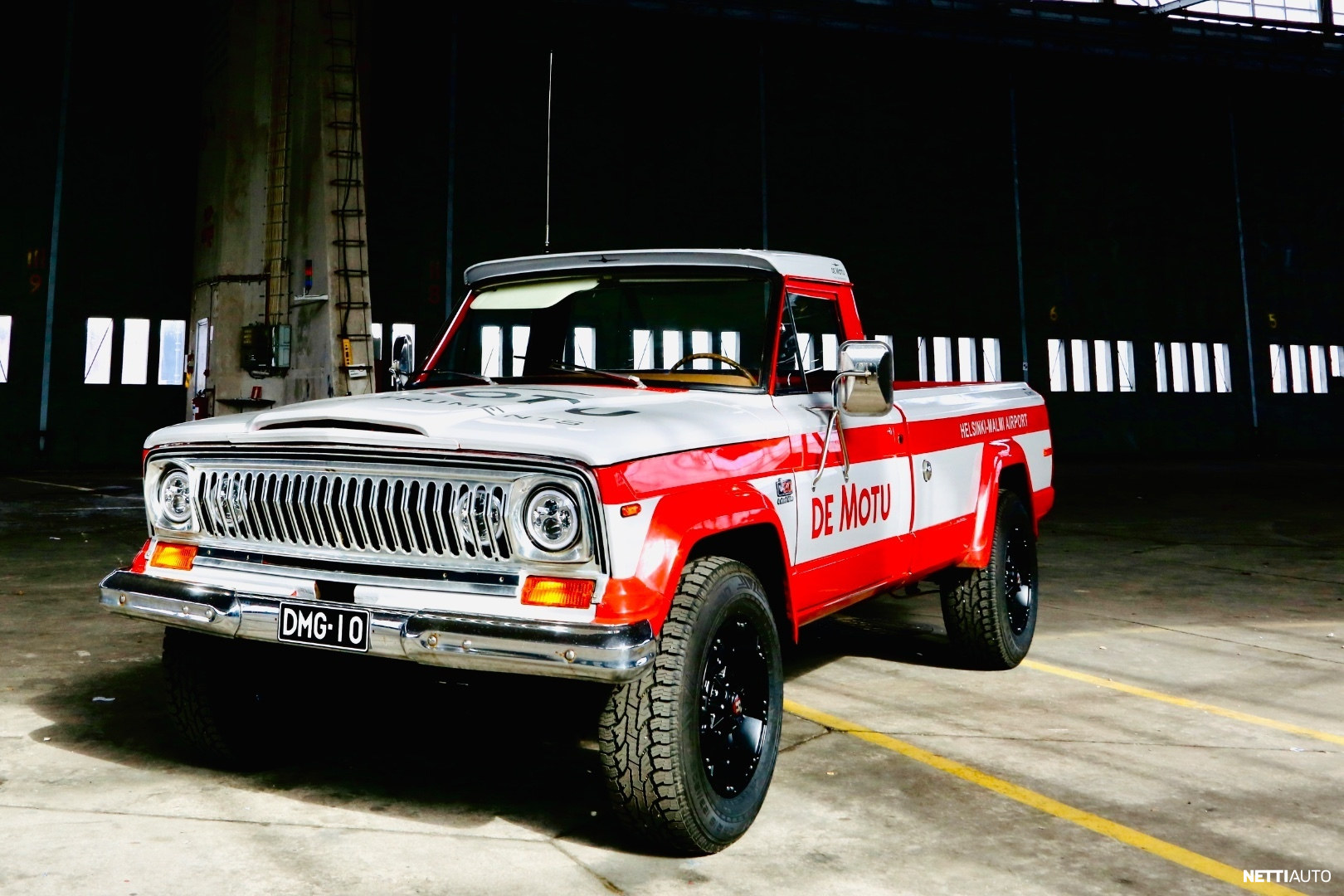 Jeep Grand Wagoneer