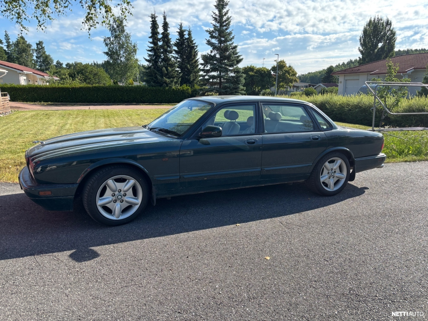 Jaguar XJR