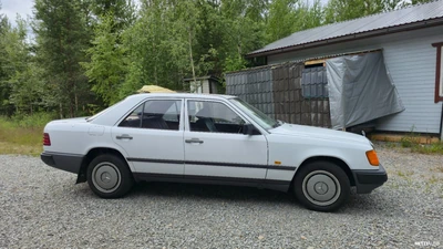 Mercedes-Benz 200 200D Manuaali 1988, photo 4/11