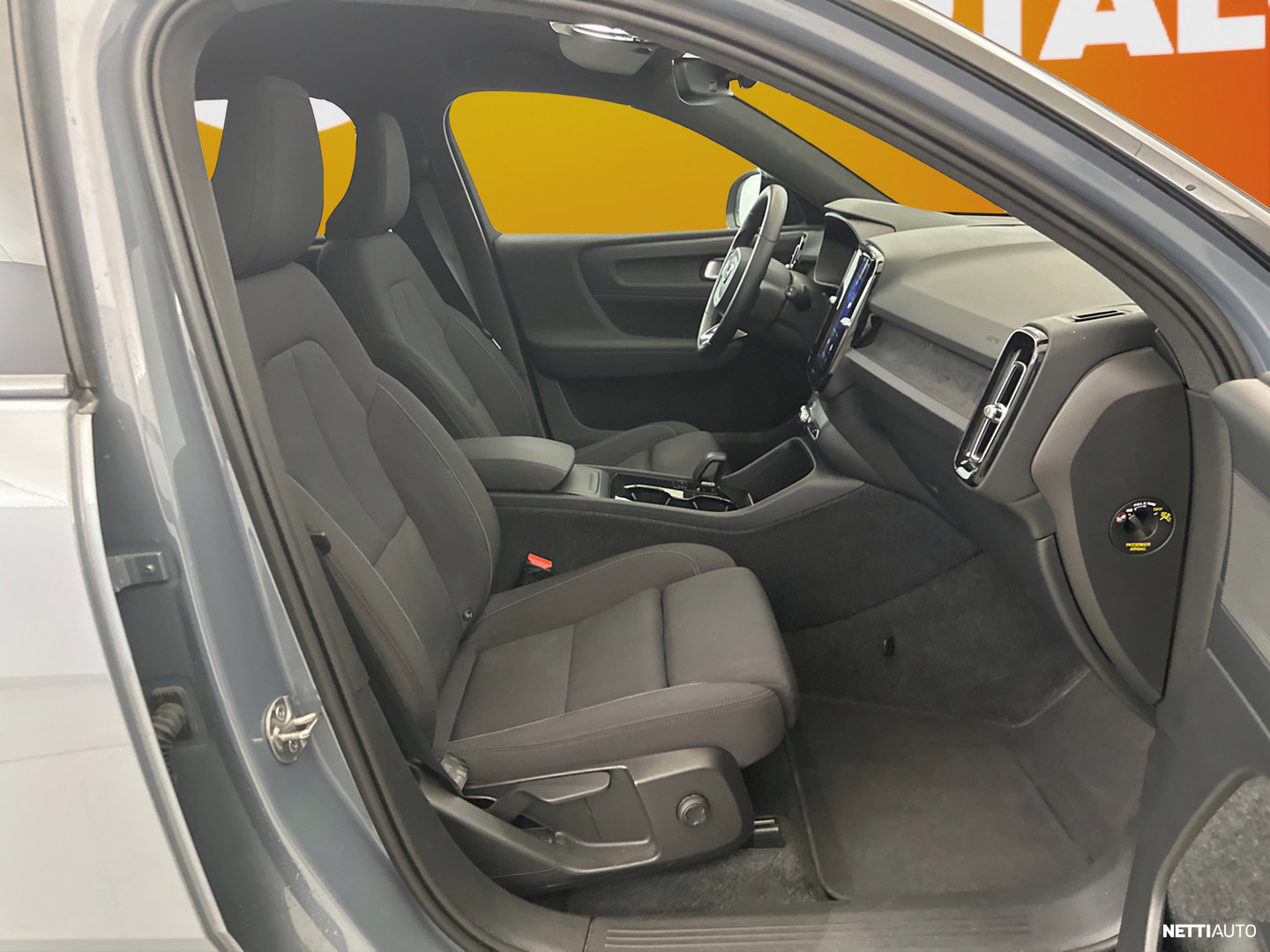 Volvo XC40 2023, photo 6/22