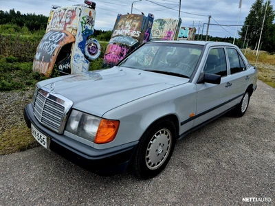 Mercedes-Benz E 1986, photo 1/11