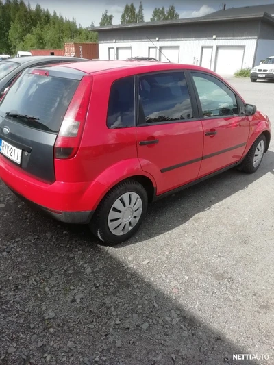 Ford Fiesta 1,3i 60hv Comfort 5d 2004, photo 2/6