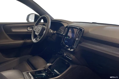 Volvo XC40 2022, photo 6/7