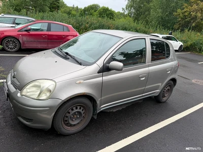 Toyota Yaris Henkilöauto 2004, photo 1/12
