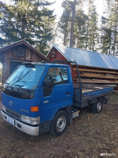 Toyota Dyna L100 nosturilla 1999, photo 3/12