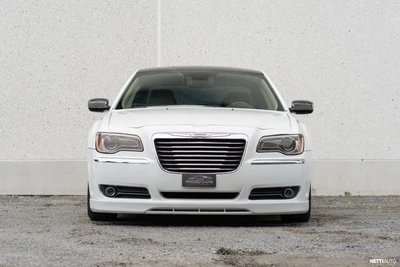 Chrysler 300 300C Sport 5.7 HEMI V8 2011, photo 5/18