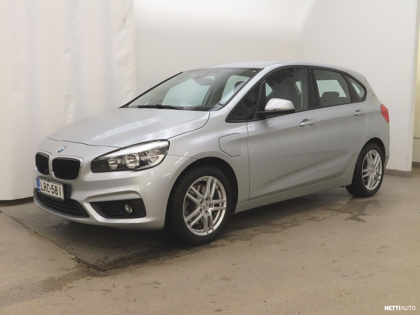 BMW 225