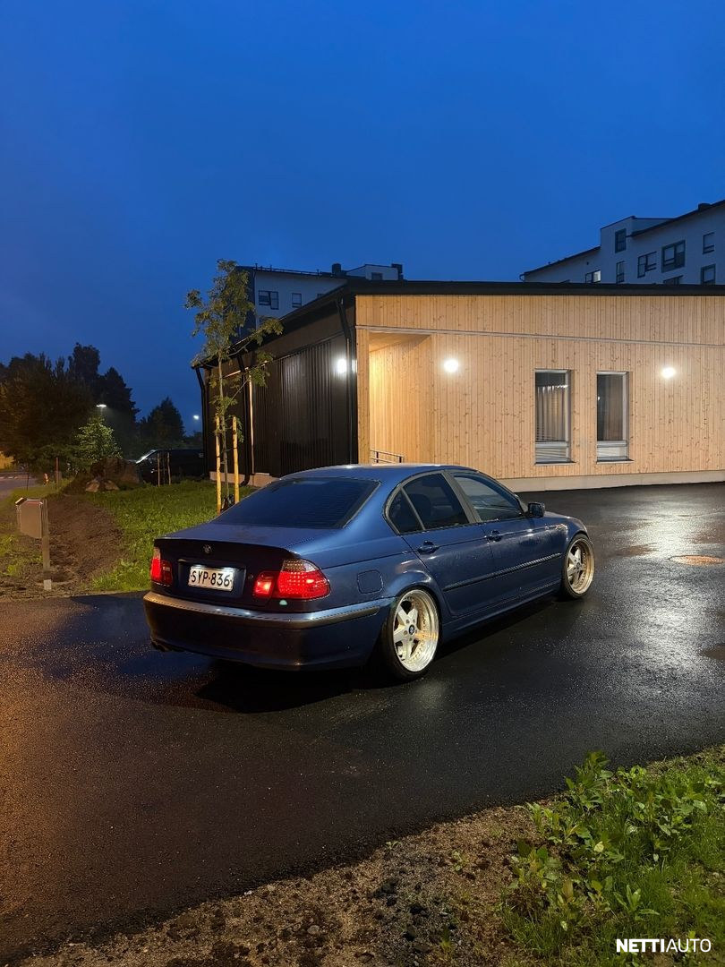BMW 330