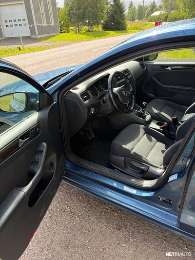 Volkswagen Jetta 2015, photo 6/23