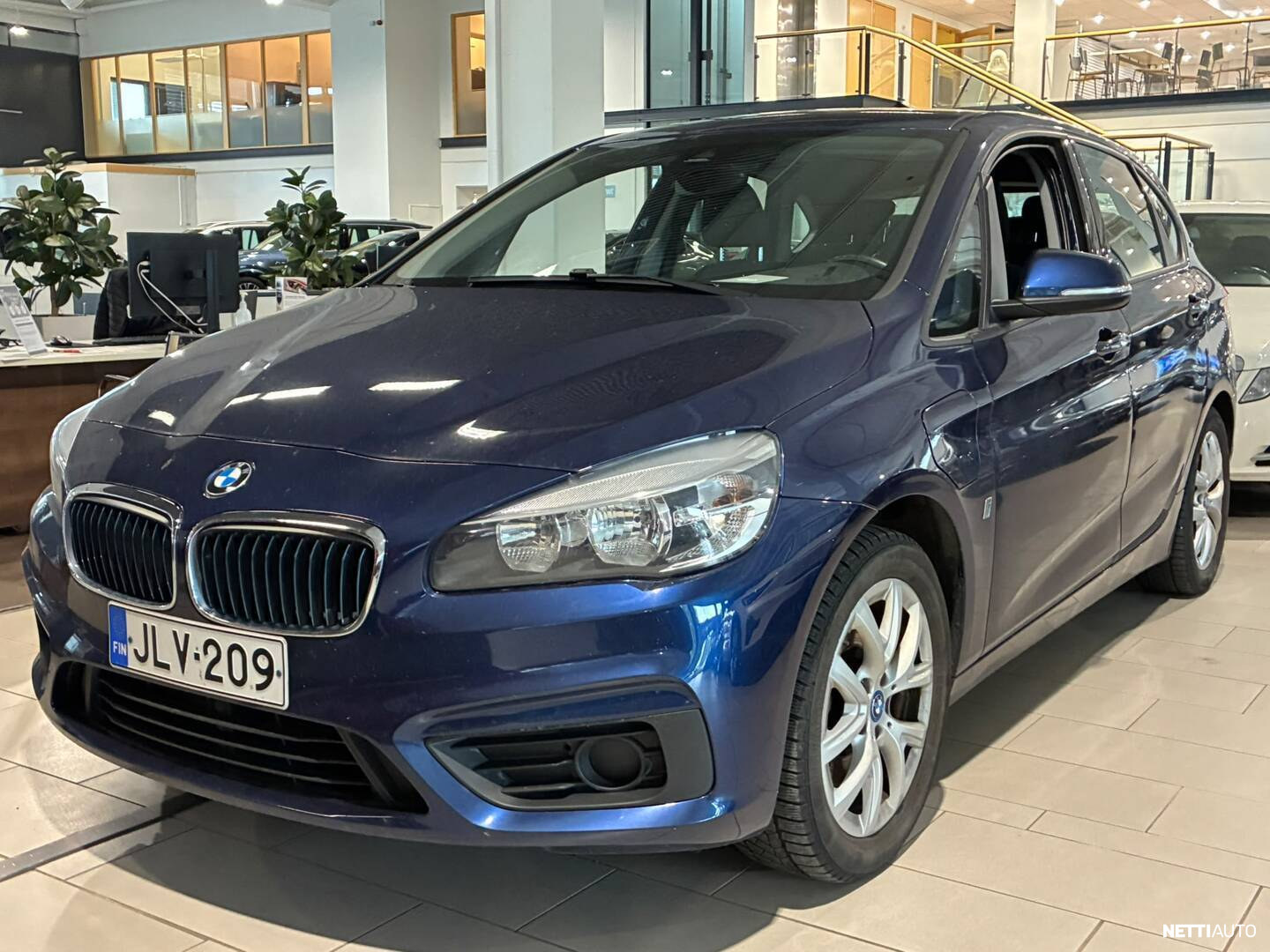 BMW 225