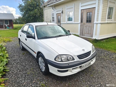 Toyota Avensis 1999, kuva 2/9