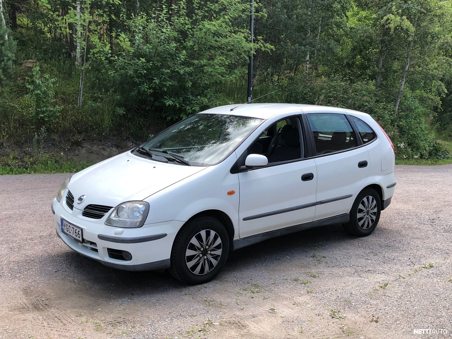 Nissan Almera Tino