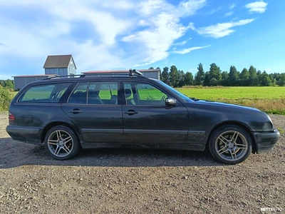 Mercedes-Benz 270 2002, kuva 4/9