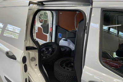 Ford Transit Courier 2022, photo 6/20