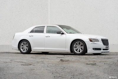 Chrysler 300 300C Sport 5.7 HEMI V8 2011, photo 4/18